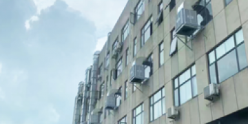 為廠房車(chē)間降溫用環(huán)?？照{(diào)整體降溫方案好，還是崗位降溫方案好？